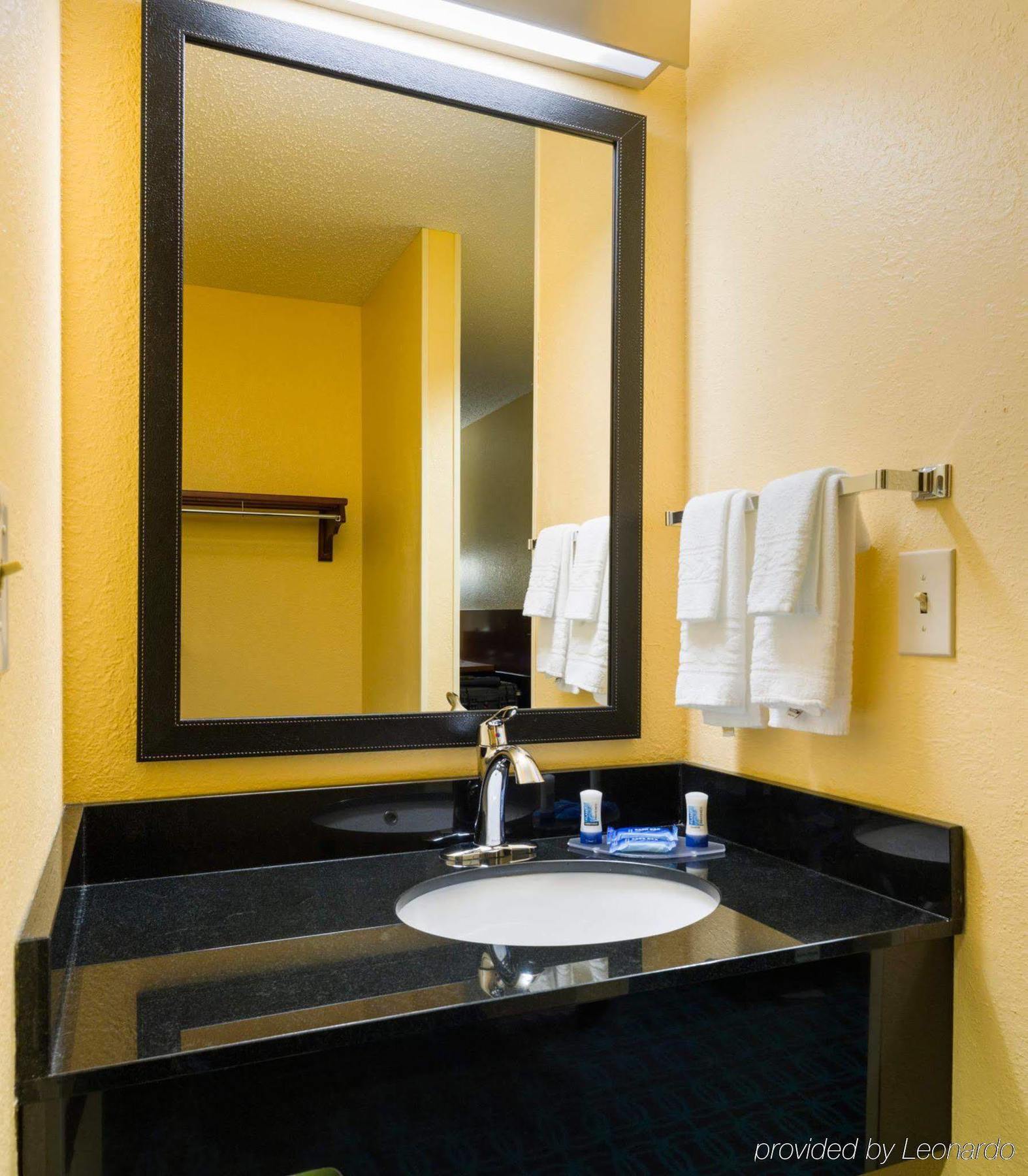 BW Allentown Bethlehem Lehigh Valley Inn & Suites Buitenkant foto